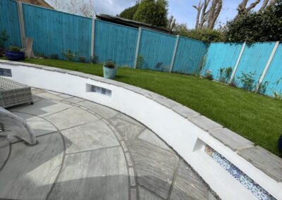 Retaining wall in block and render